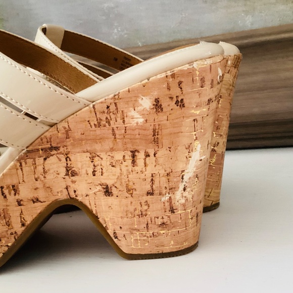 Eurosoft by Sofft Cork Platform Patent Leather Cream Size 9M Sandals High Heel - Picture 8 of 16